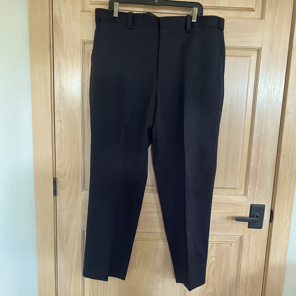Men’s Arnold Palmer black pants. Fits 38-40”/30”.Like new condition.